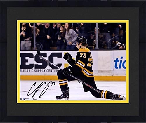 Снимка на Чарли Макэвоя Бостън Бруинс в рамка с автограф на Отбелязването на гол, 8 x 10 - Снимки на НХЛ с автограф