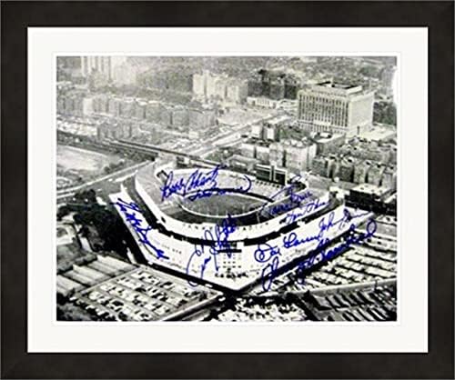 Склад на автографи 625126 Стадион Ню Йорк Янкис С автограф На матова рамка с размер 11 х 14 сантиметра. Снимка - Подписана на 9 играчи-шампиони на Световните серии - Бронкс